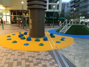 ショッピングモール内遊具回り